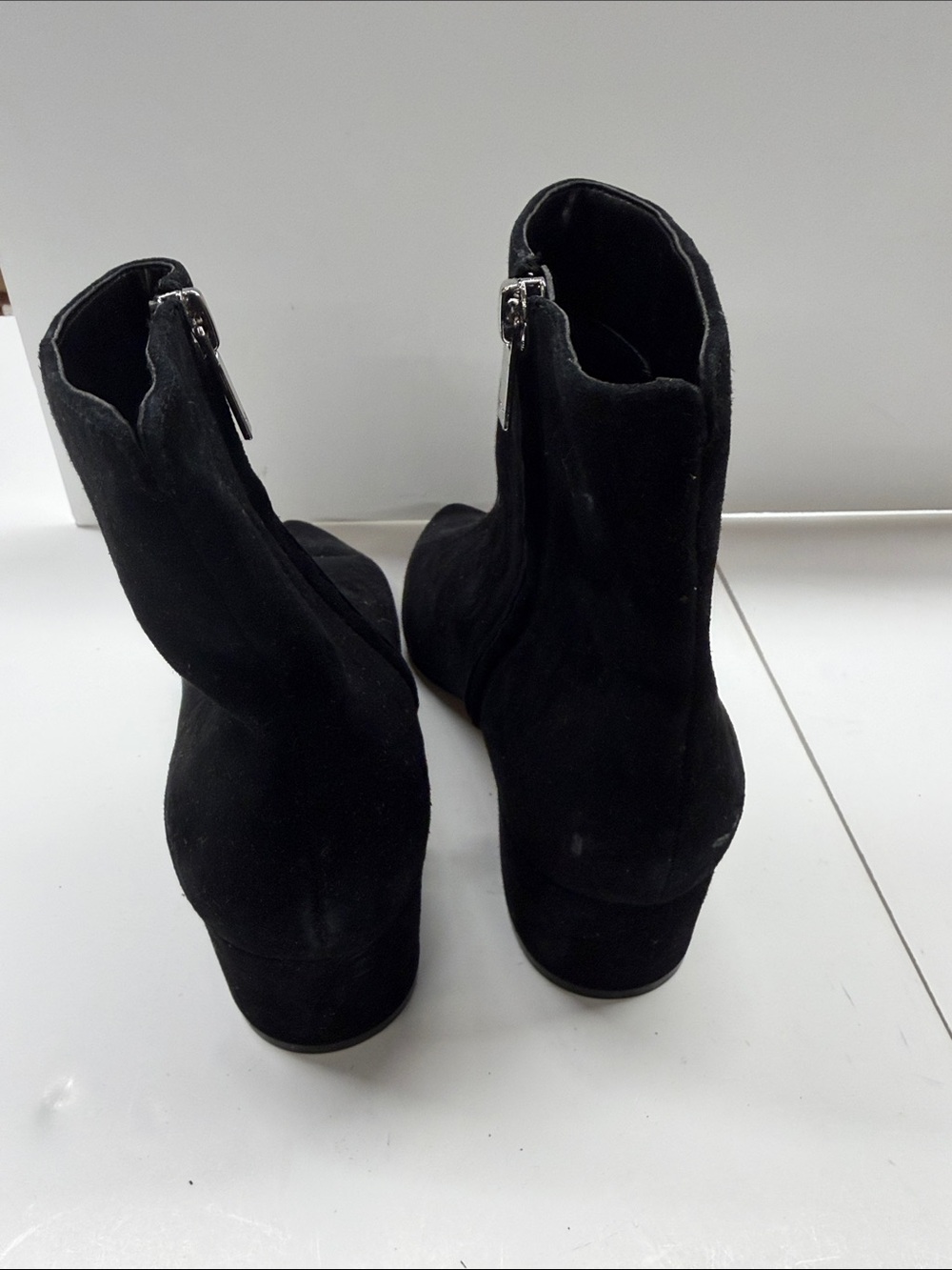 New Marc Fisher Classic Black Pointed-Toe Suede Ankle Boots Women’s size 8 - Picture 4 of 7